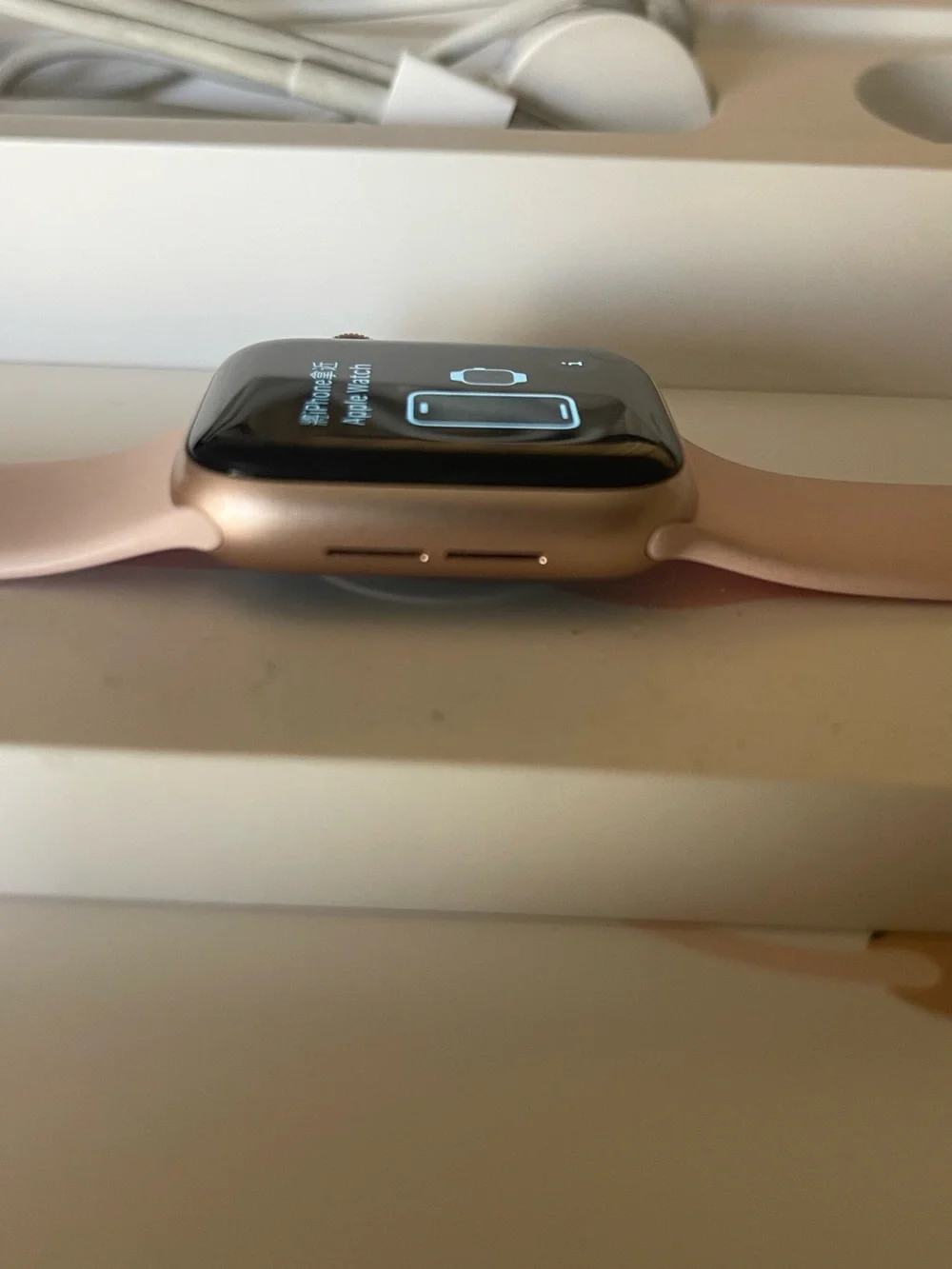 Apple Watch Series 4 in Pink 40mm (GPS + CEL)